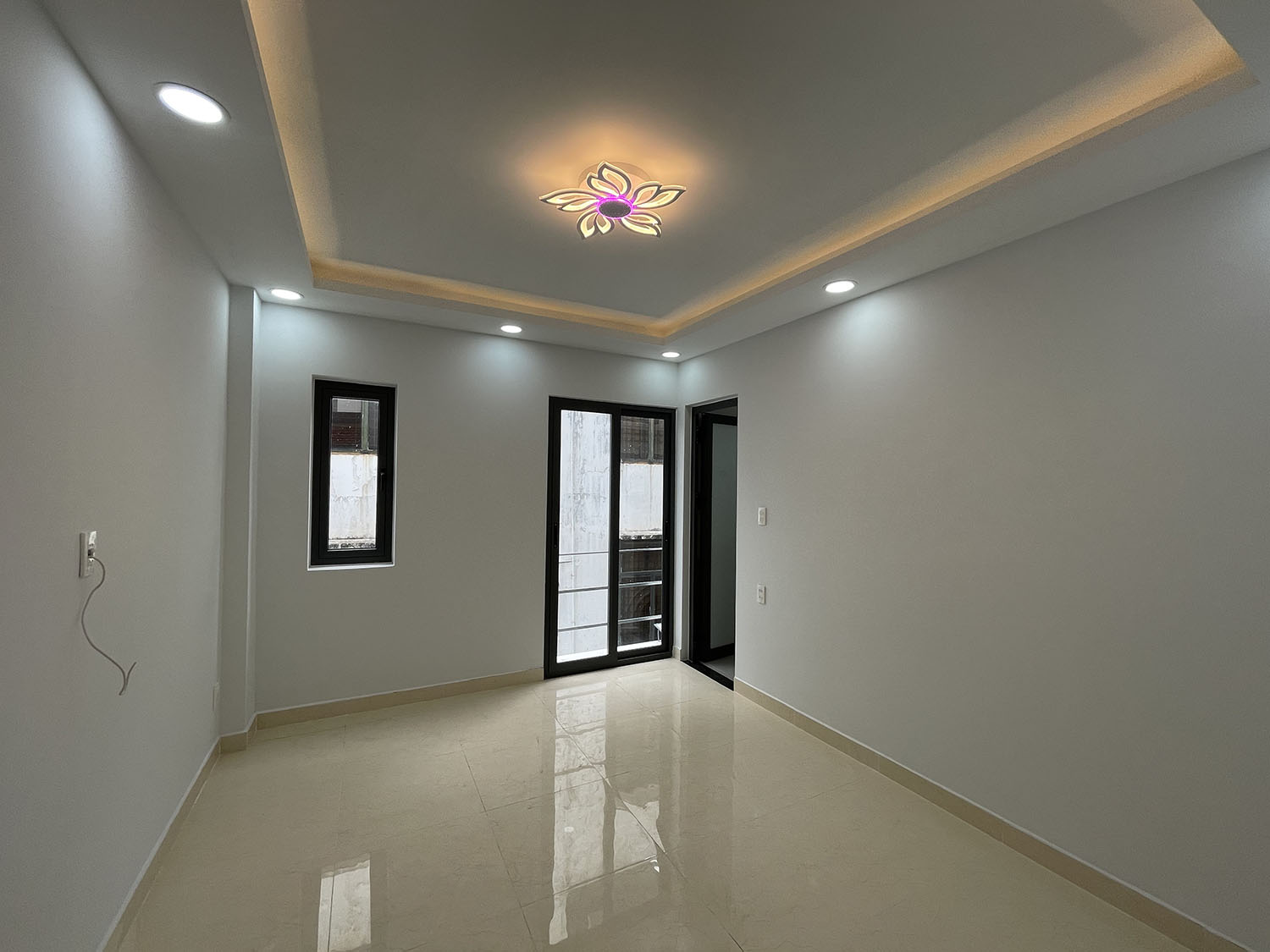 Bán nhà Lê Quang Định, Quận Bình Thạnh tuyệt phẩm 3 lầu t.kế Cổ Điển Ý, mới 100% cách LQĐịnh 15m